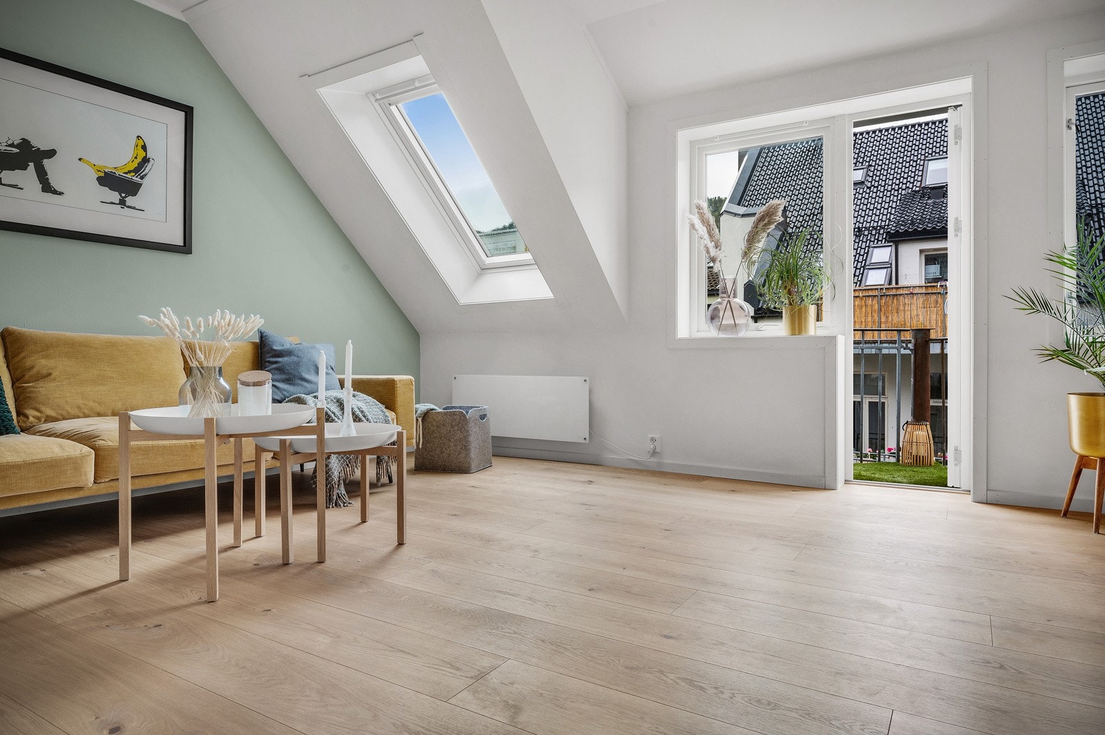 Fra stuen er det utgang til sørvendt balkong på 4,3 m² Galleribilde