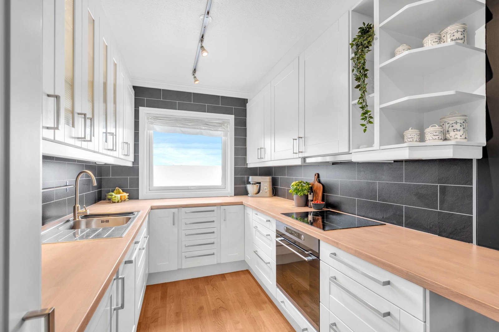 De integrerte hvitevarene følger handelen. Galleribilde