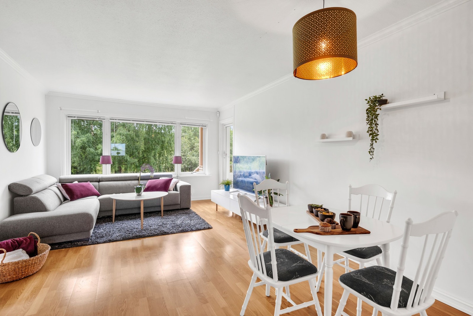 Velkommen til en flott 2-roms leilighet med særdeles god beliggenhet på Charlottenlund! Galleribilde