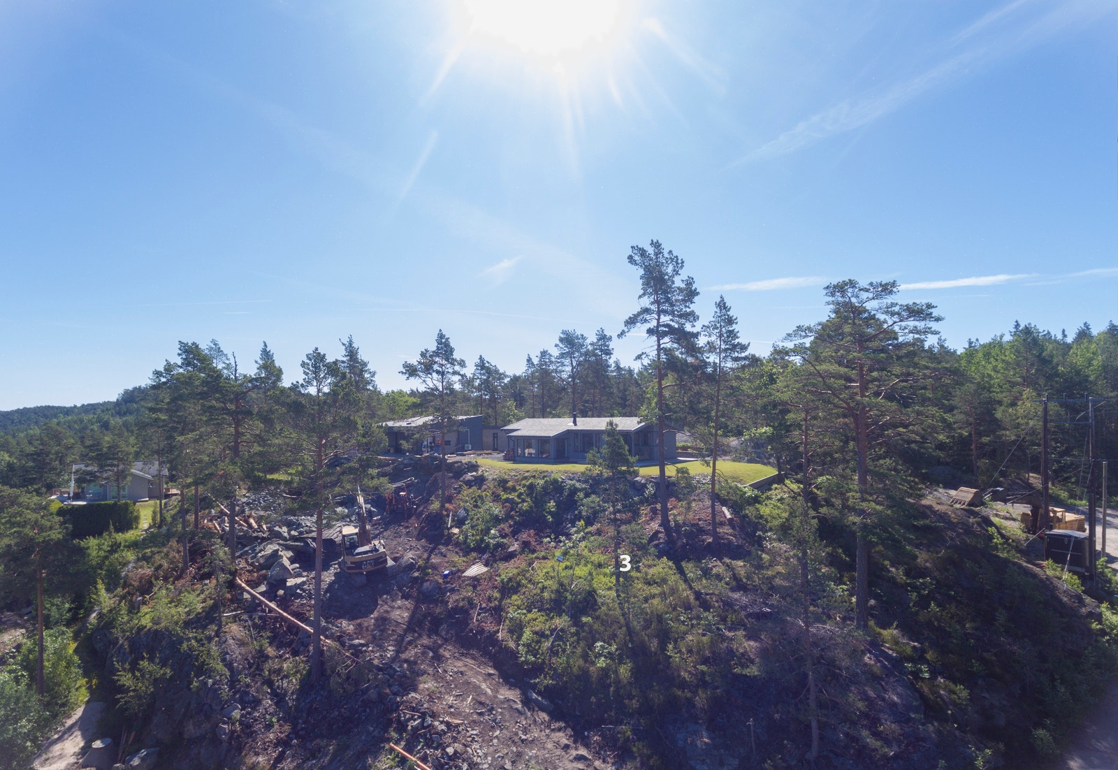 Grovplanering av tomt, tilgang til strøm, vann og kloakk leveres til tomtegrense etter nærmere avtale Galleribilde