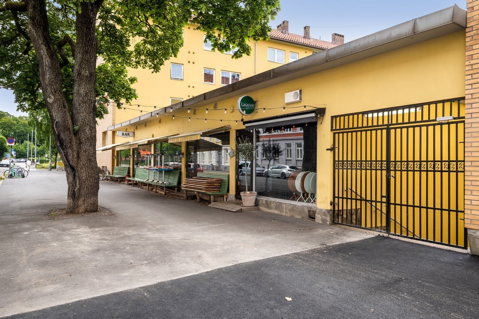 I Torshovgata ligger Lasarett vinbar og den populære puben Bruun-Larsen. Her kan du kose deg utover sene sommerkvelder og fortsatt ha leiligheten i umiddelbar nærhet! Galleribilde