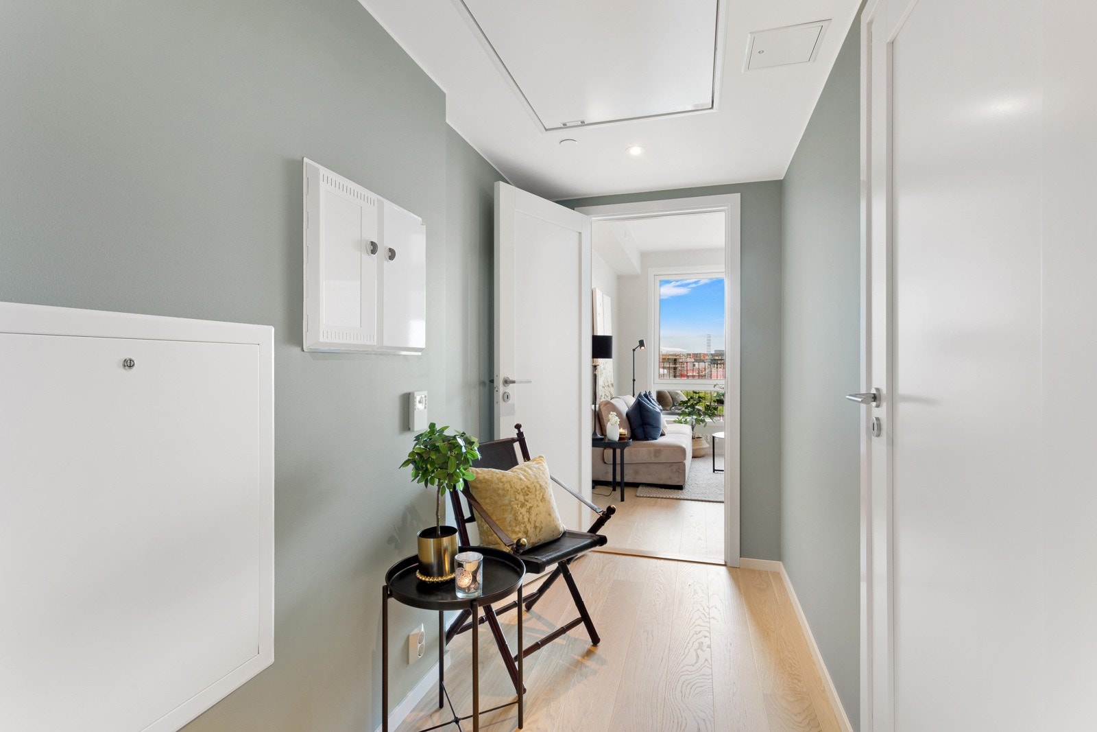 Entreen har plass for skohylle og knaggrekke. Galleribilde