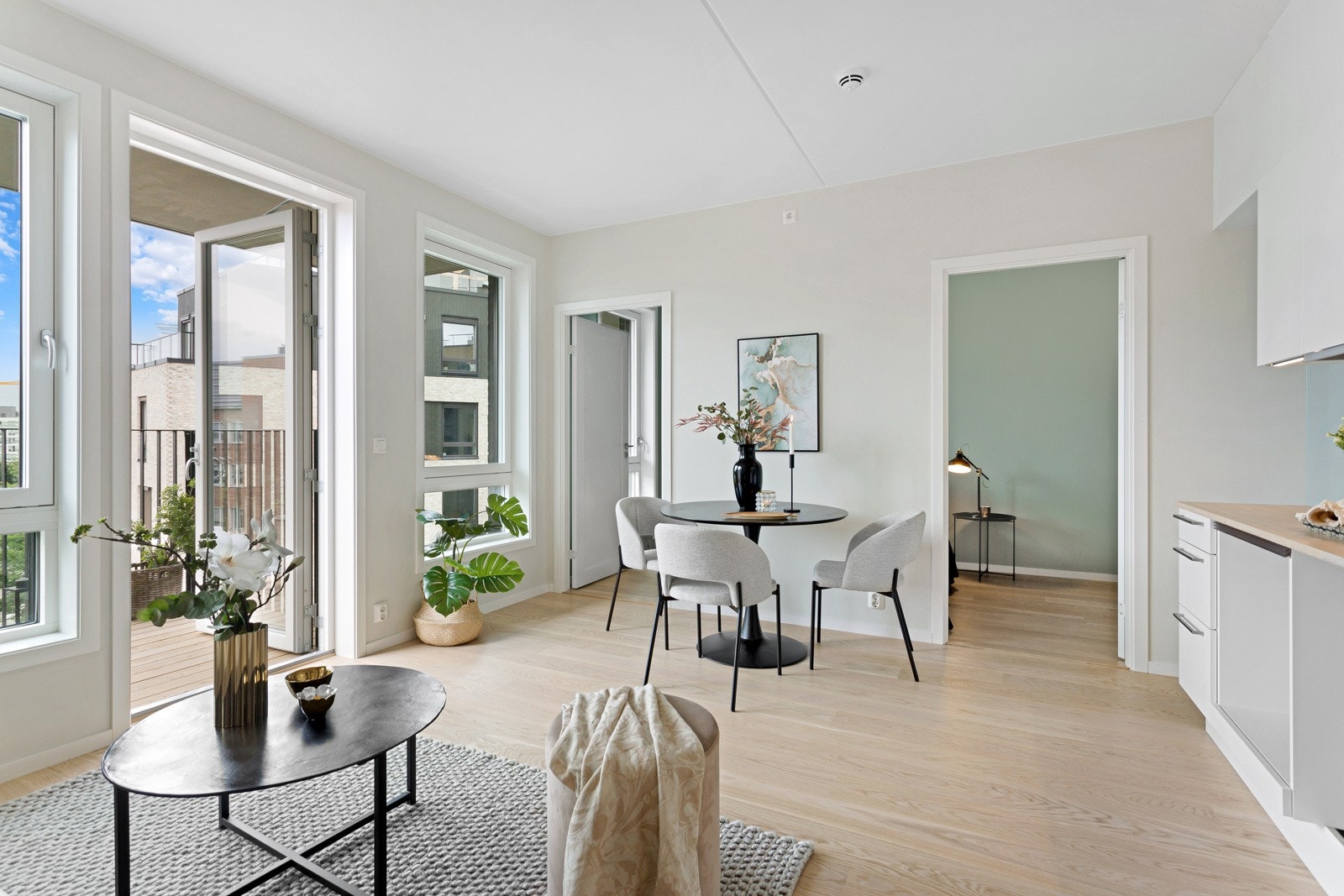 Fra stuedelen er det utgang til balkong. Galleribilde