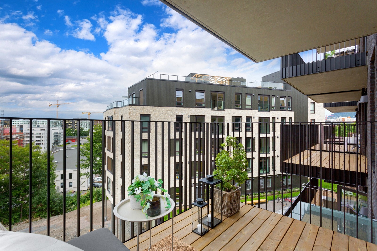 Balkongen er på ca. 6 kvm. Galleribilde