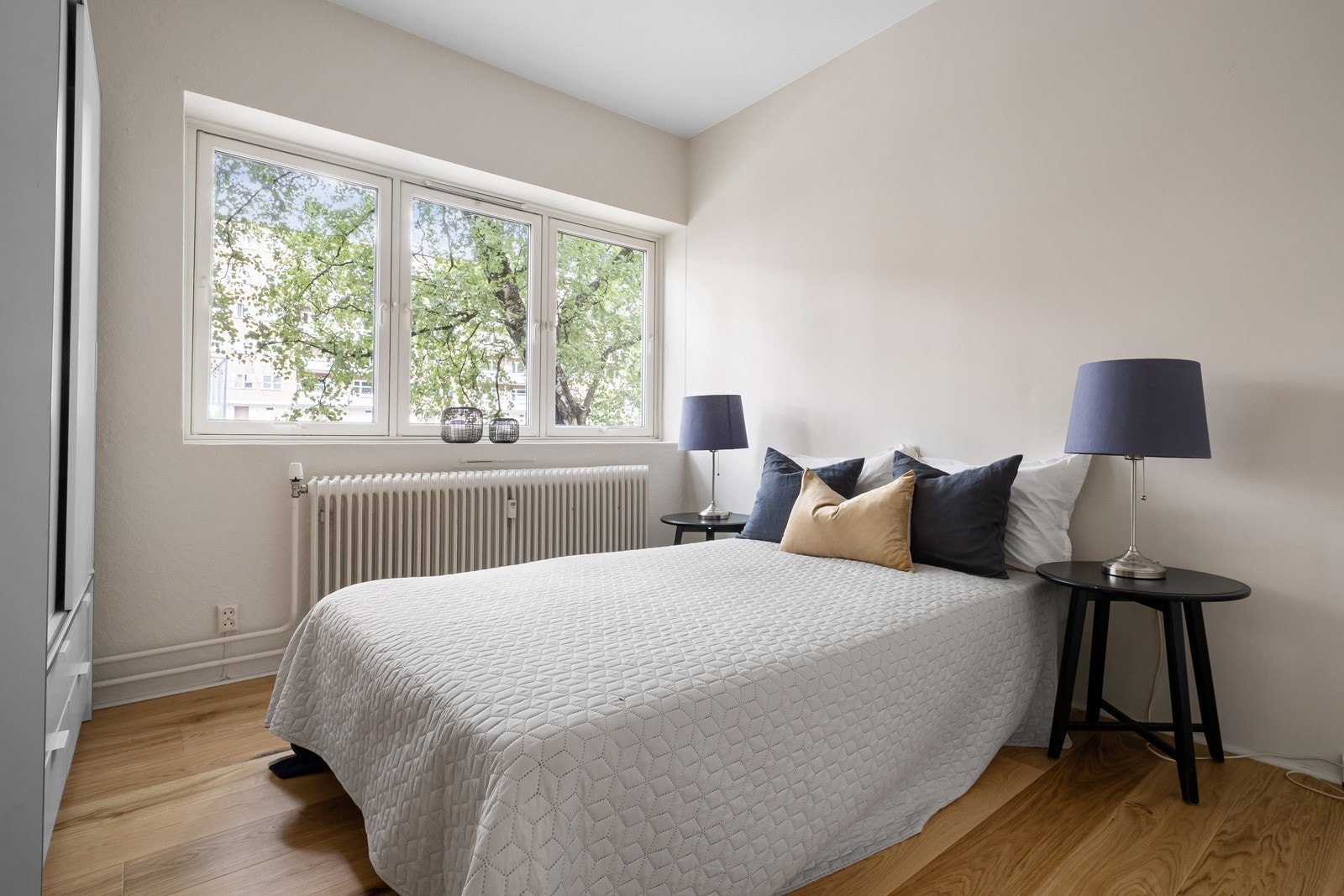 Soverom av god størrelse. Vender mot stille og rolige omgivelser. Galleribilde