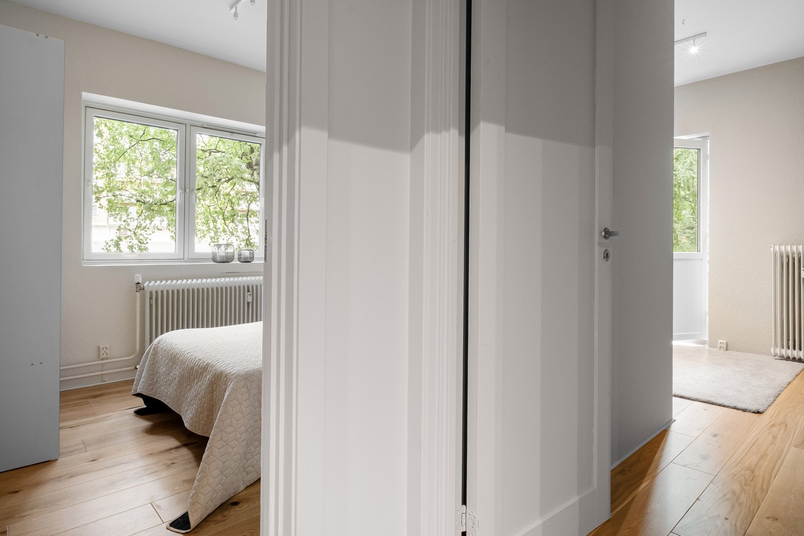 Fra mellomgangen er det adkomst til de to andre soverommene. Galleribilde