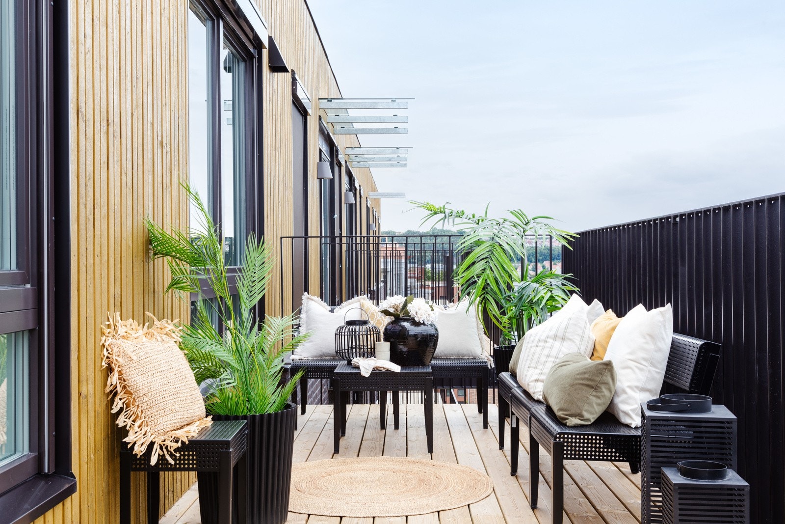 Stor solrik balkong pa ca. 16 kvm med fin utsikt Galleribilde