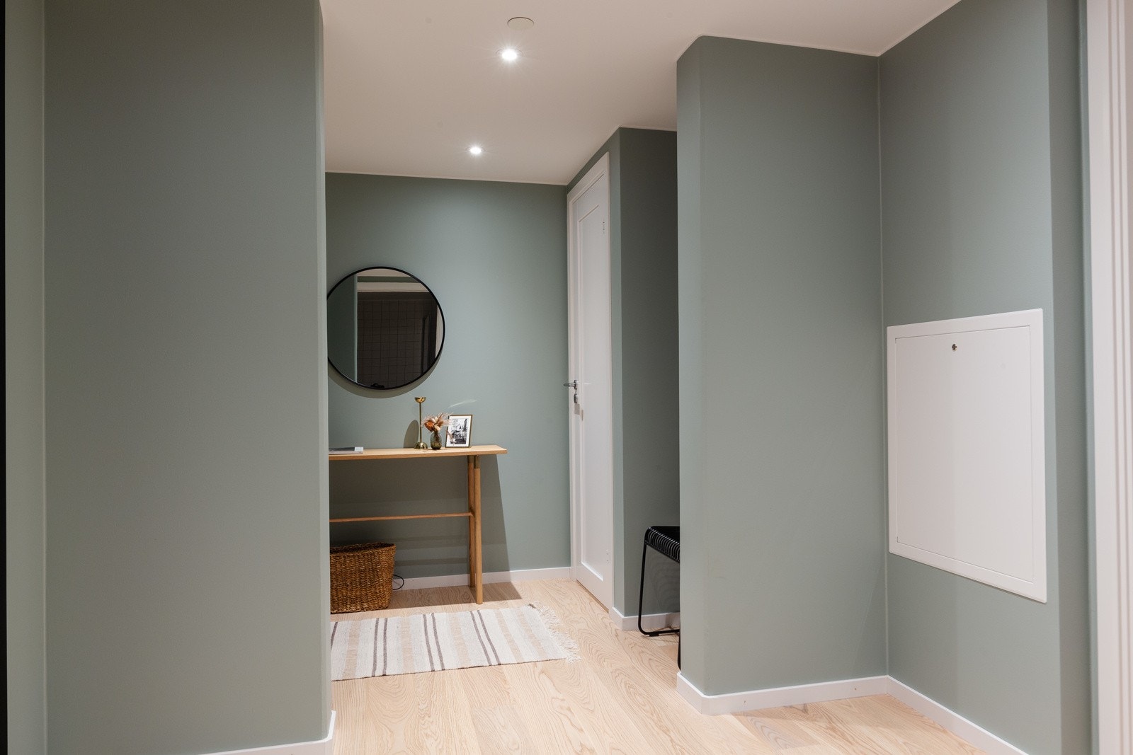 Fra entréen er det direkte adkomst til stue og øvrige rom. Galleribilde