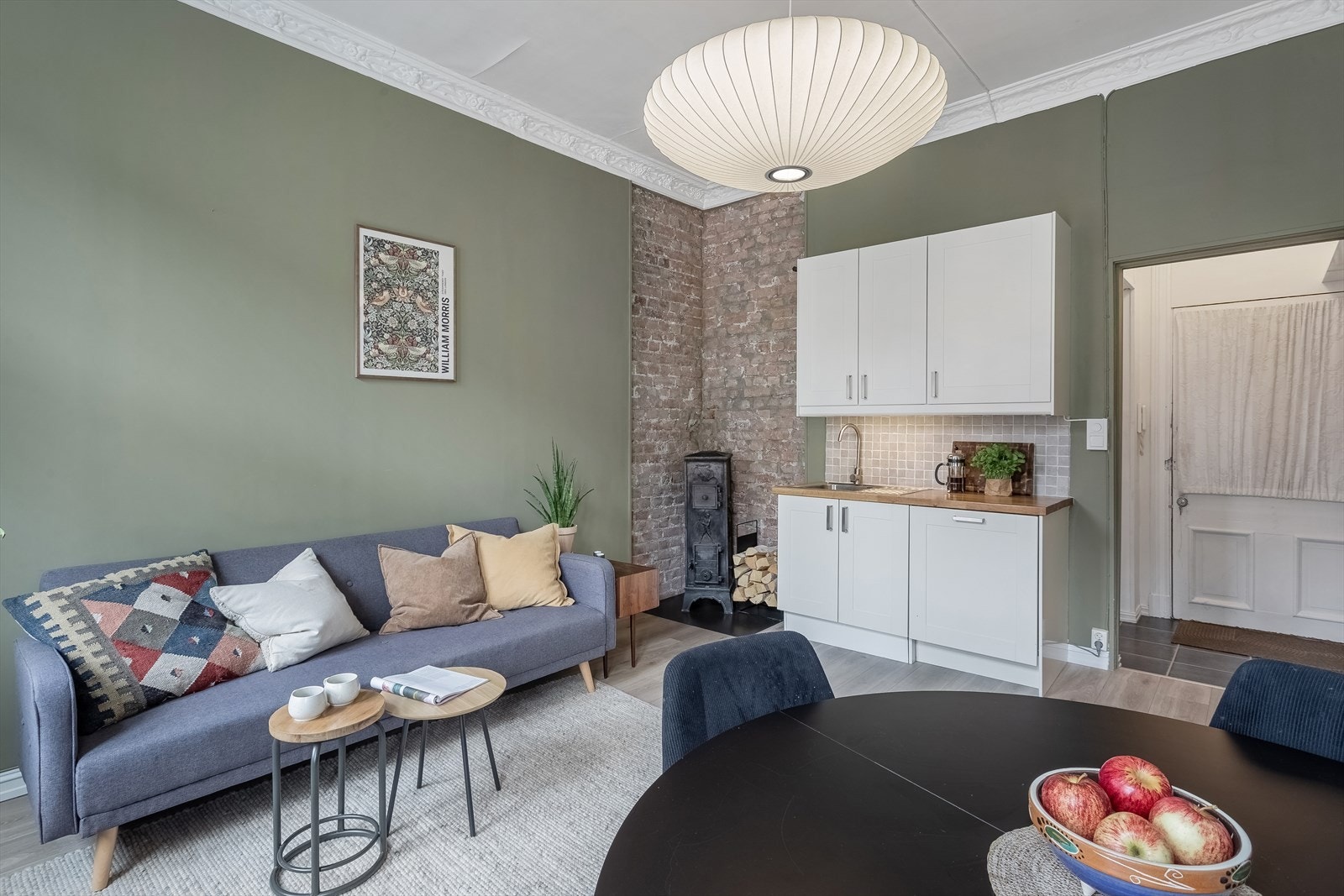 Stue og kjøkken i åpen løsning. Galleribilde