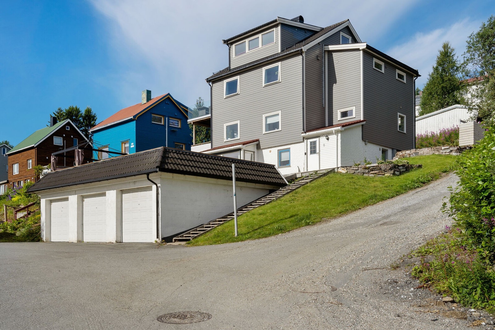 Her får du garasje, i eget bygg. Galleribilde