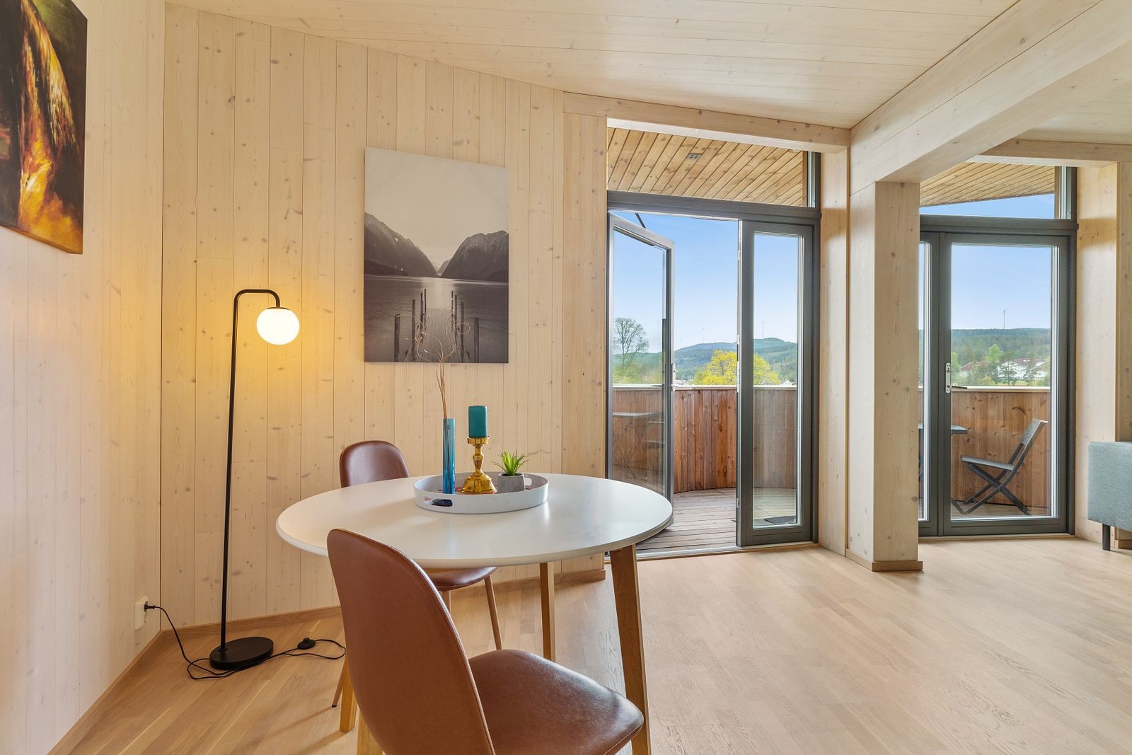 Utgang til sør-østvendt balkong. Galleribilde