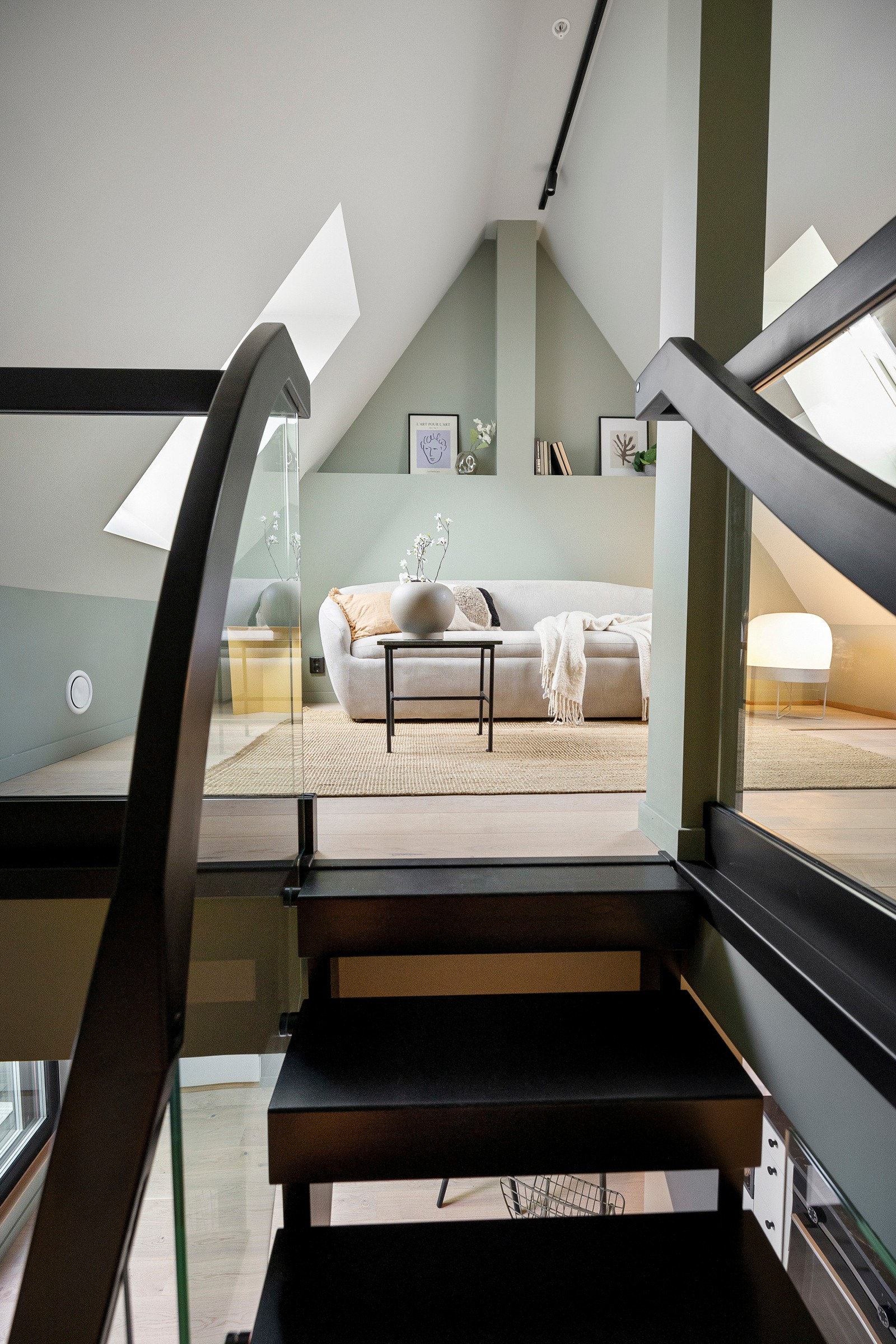 Mesanin II. Galleribilde