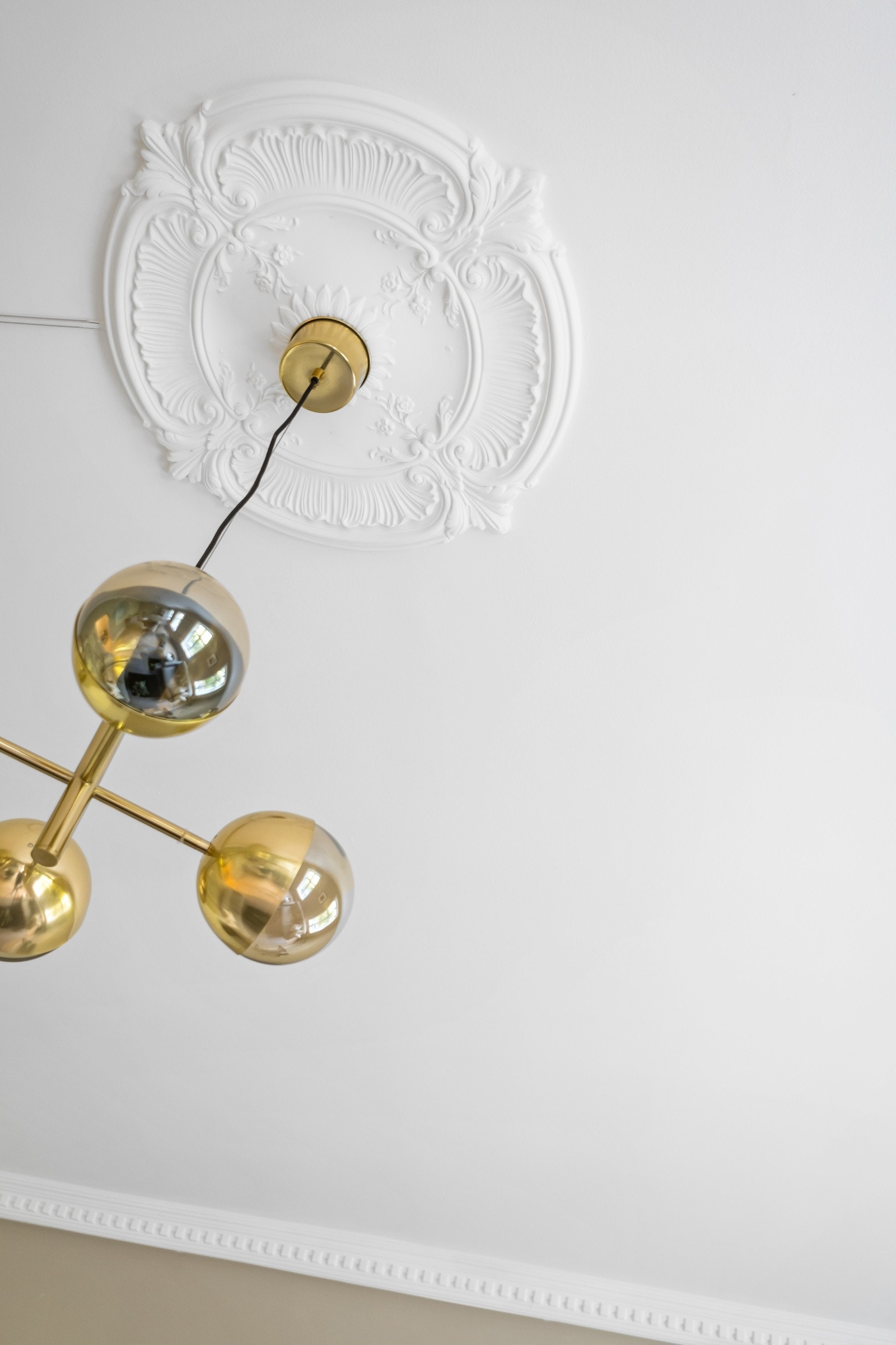 Nydelige rosetter i taket. Galleribilde