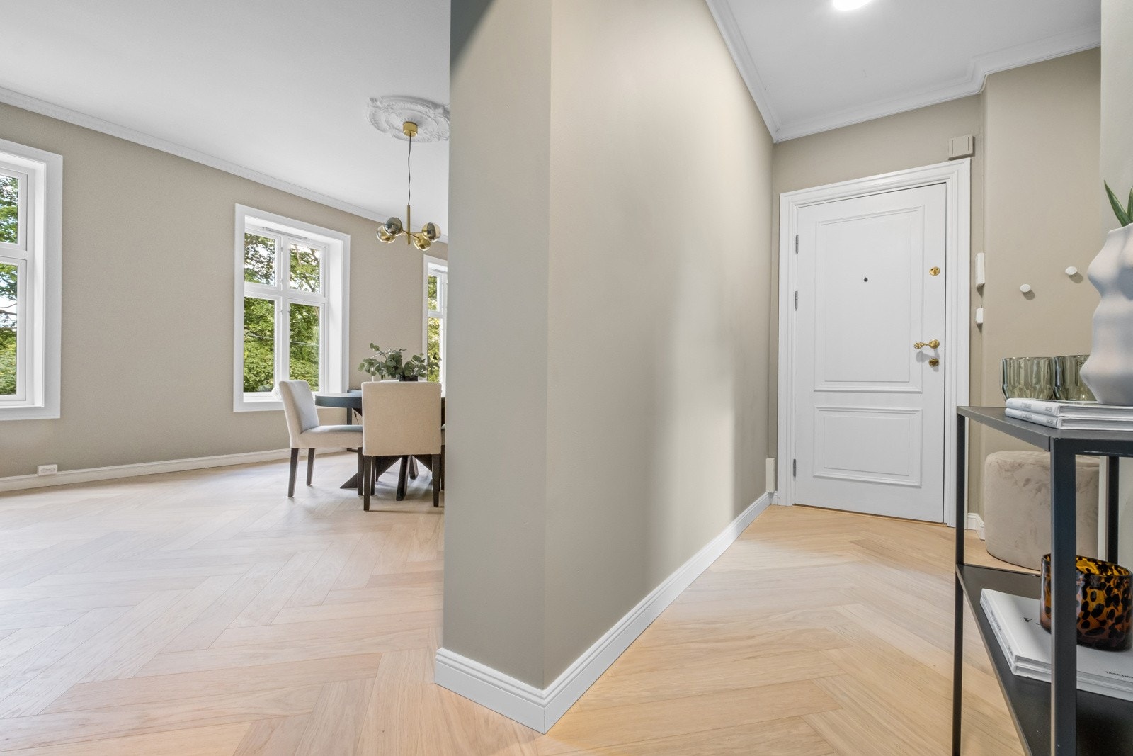 Den nydelige fiskebensparketten er gjennomgående i alle rom utenom baderommet. Galleribilde