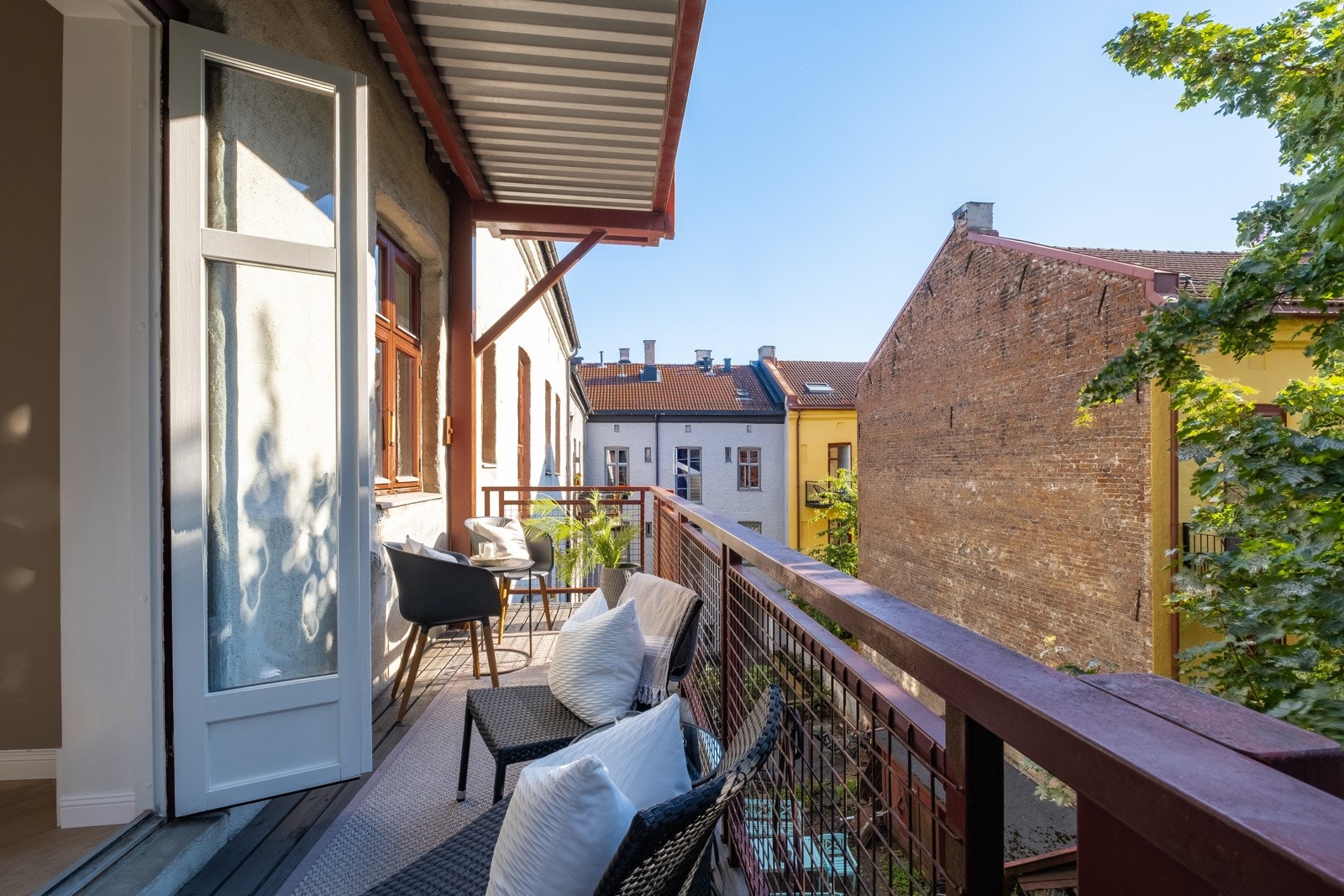 Balkongen er virkelig bare en perle. Du finner ikke mange av disse balkongene på hele 9 kvm på løkka. Galleribilde