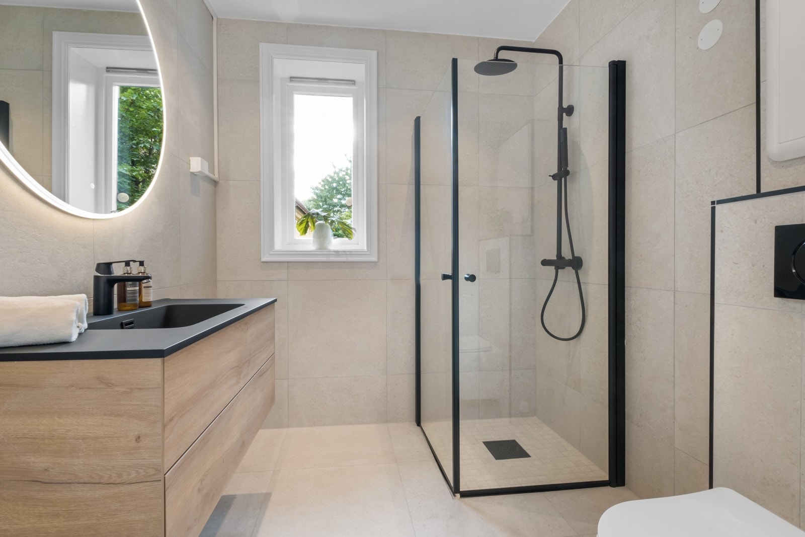 Baderommet er totalrenovert i 2022. All dokumentasjon foreligger og medfølger. Galleribilde