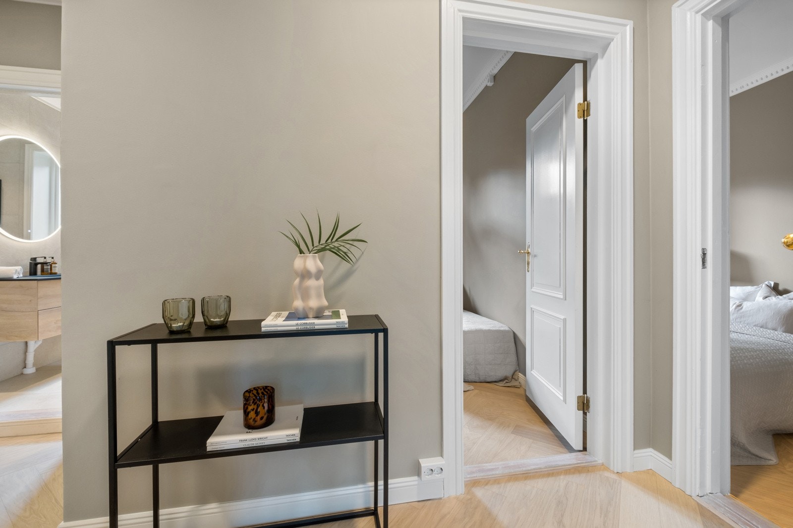 Fra inngangspartiet er det adkomst til samtlige rom. Galleribilde