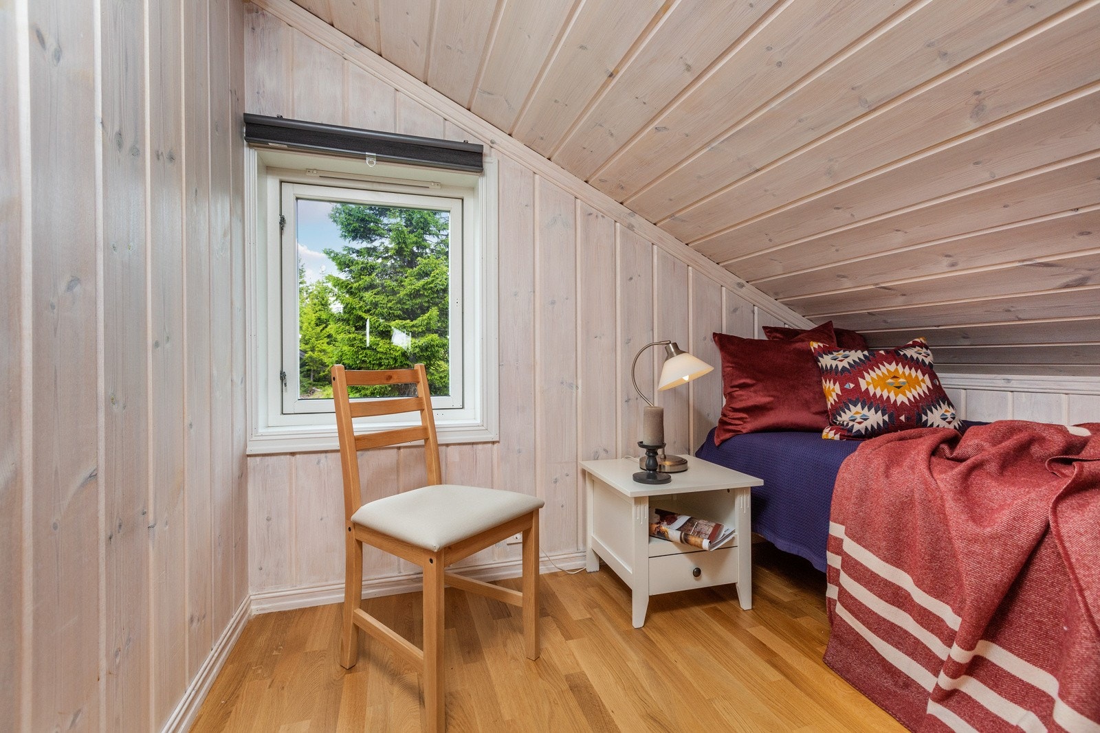 1 av 2 soverom i 2 etasjen/loftsetasjen. Galleribilde