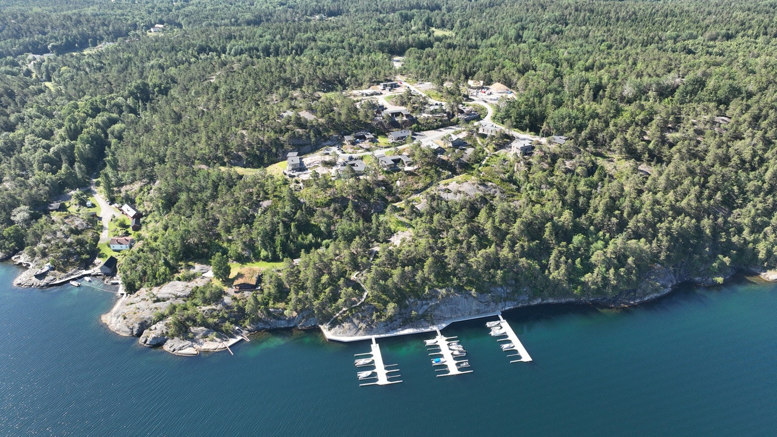 Feltet har den senere tid fått positiv omtale både i interiørmagasin og lokale aviser for å ha ivaretatt naturen på en harmonisk måte. Galleribilde