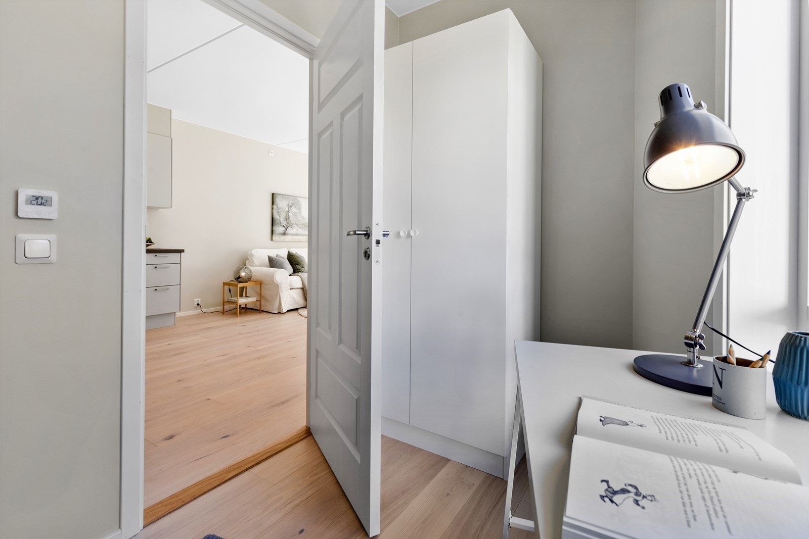 Til leiligheten er det to soverom med garderobe. Galleribilde