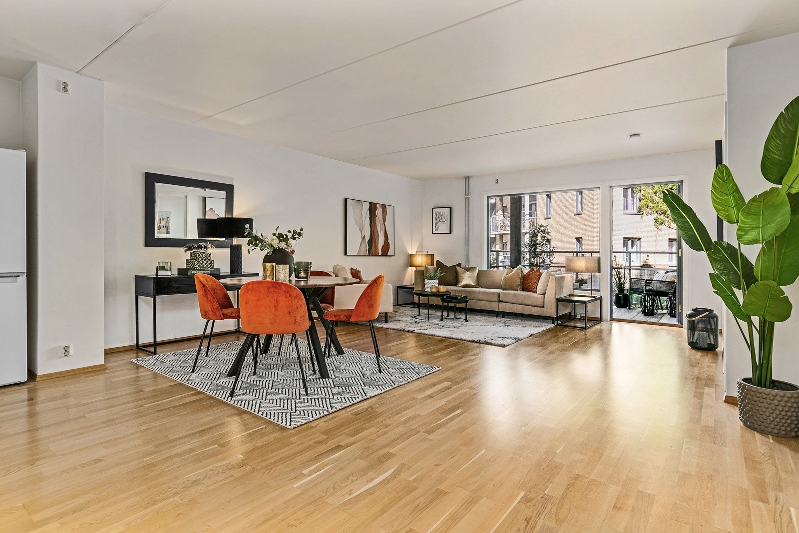 Rommet er malt i en nøytal farge som gjør at rommet oppleves lunt og innbydende. Galleribilde