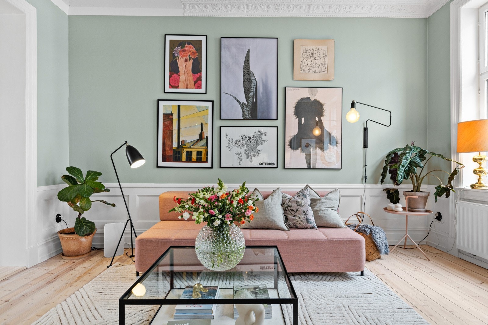 Kristoffer Ottesen v/Aktiv Eiendomsmegling har gleden av å presentere Jens Bjelkes gate 1A, en klassisk leilighet med høy standard. Galleribilde