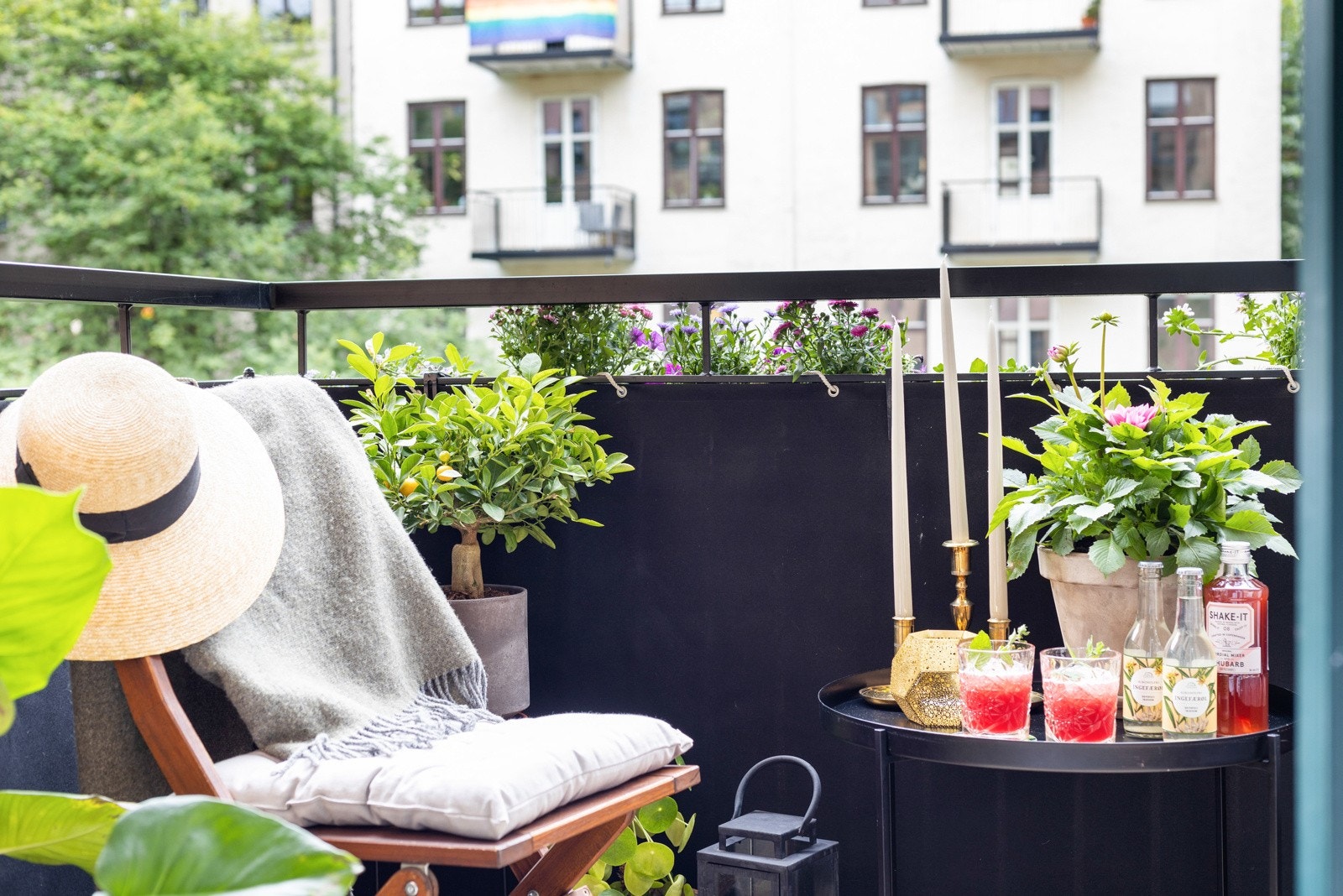 På balkogen er det sol fra lunjstider så har kan du nyte en god lunsj eller deilig middag i en deilig solstek. Galleribilde