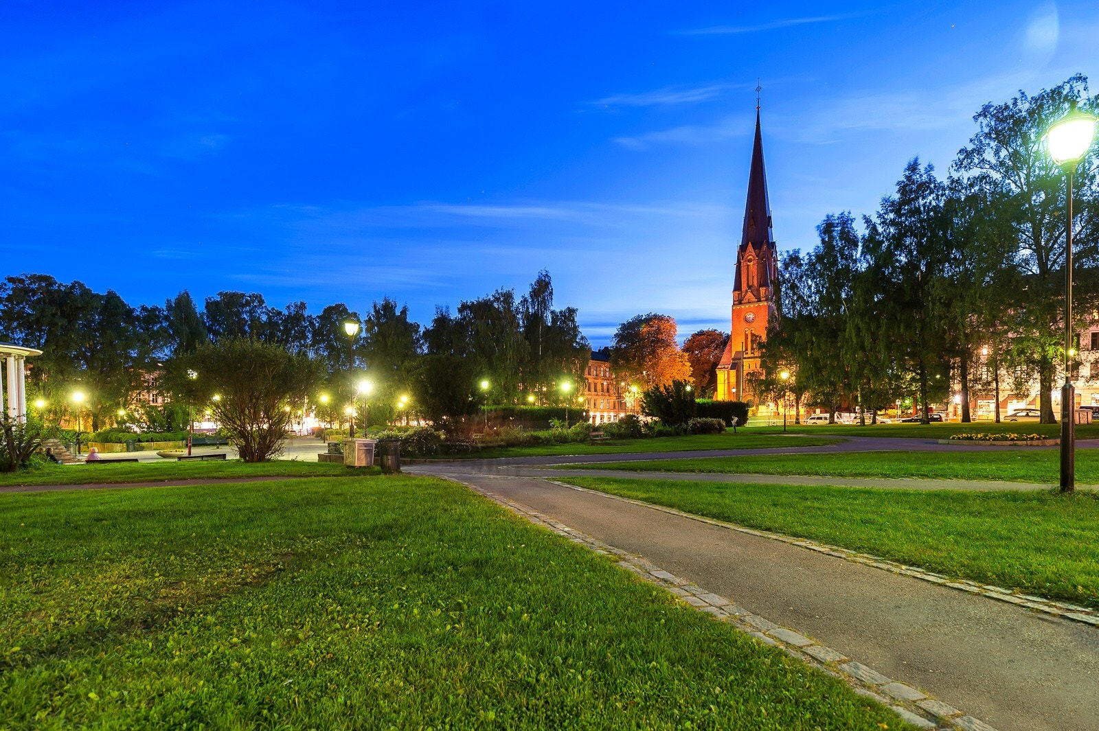 Birkelunden er en av de mange flotte parkene i nærheten av boligen. I tillegg til denne parken er også Sofienbergsparken og Olaf Ryes plass i gåavstand fra leiligheten. Galleribilde