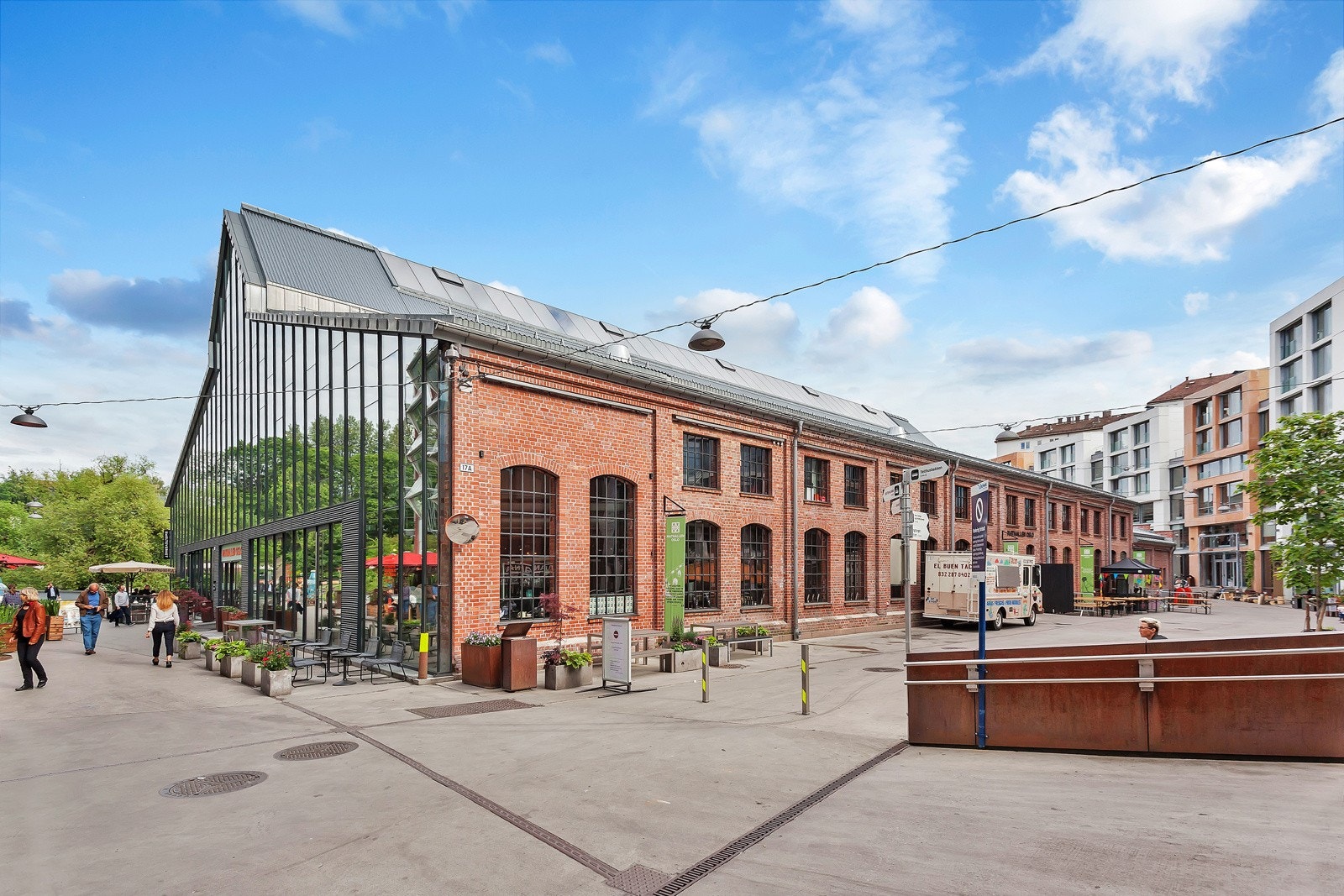 Om det er kulinariske opplevelser som står høyt på listen har du også Mathallen på Vulkan kun en spasertur unna. Galleribilde