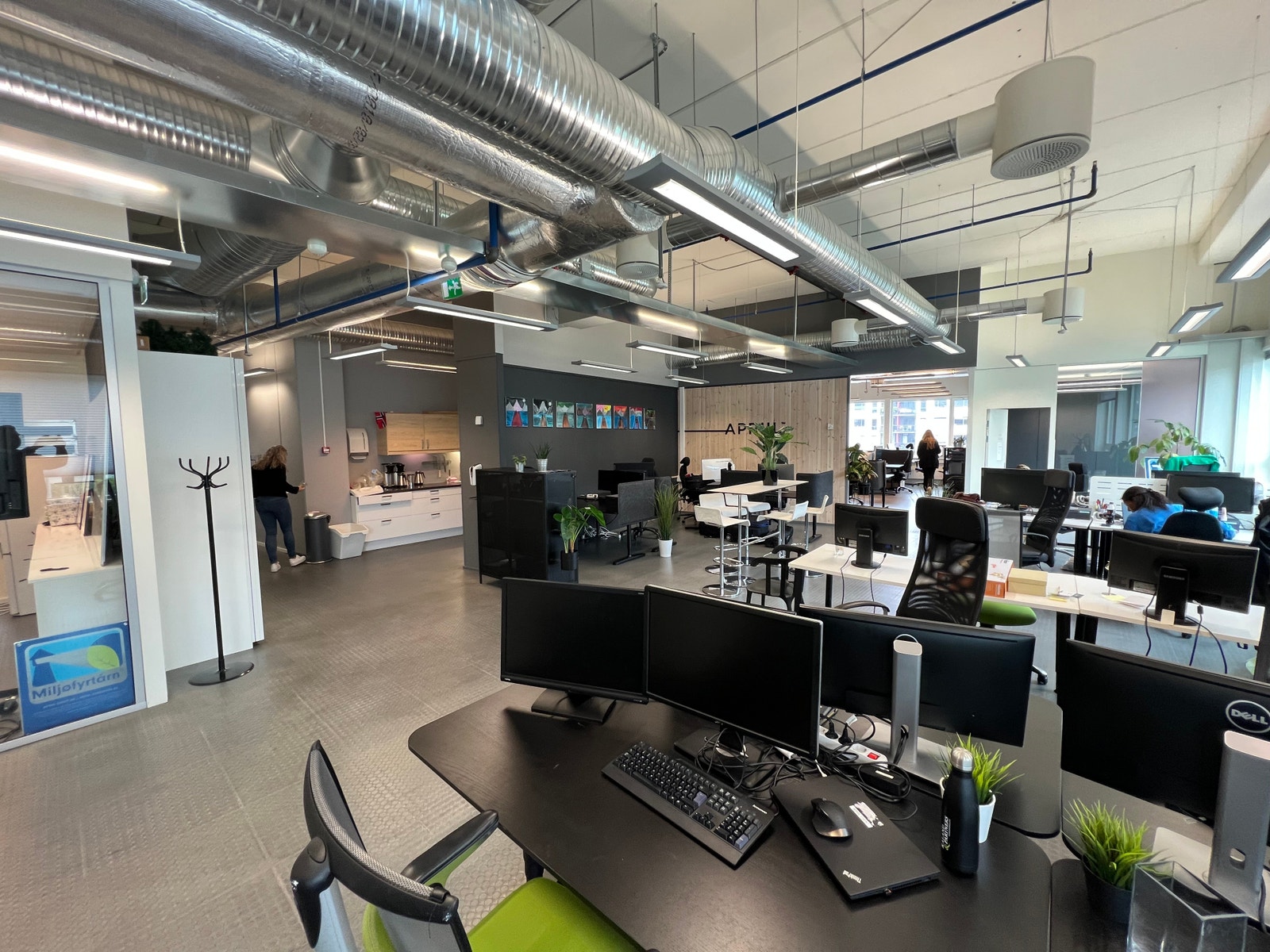 Forslag til møblering. Slik ser det ut i nabolokalene. Galleribilde