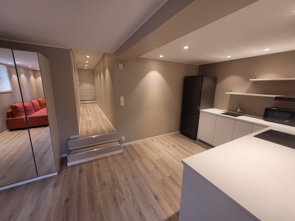 På vei til Soverom 2 - eller Badet eller kontor Galleribilde