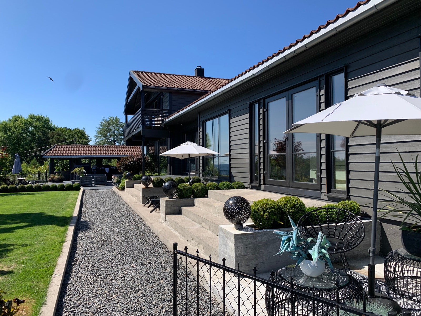 Privatbolig hage mot sjø viser området. Kun til privat bruk for huseier. Galleribilde