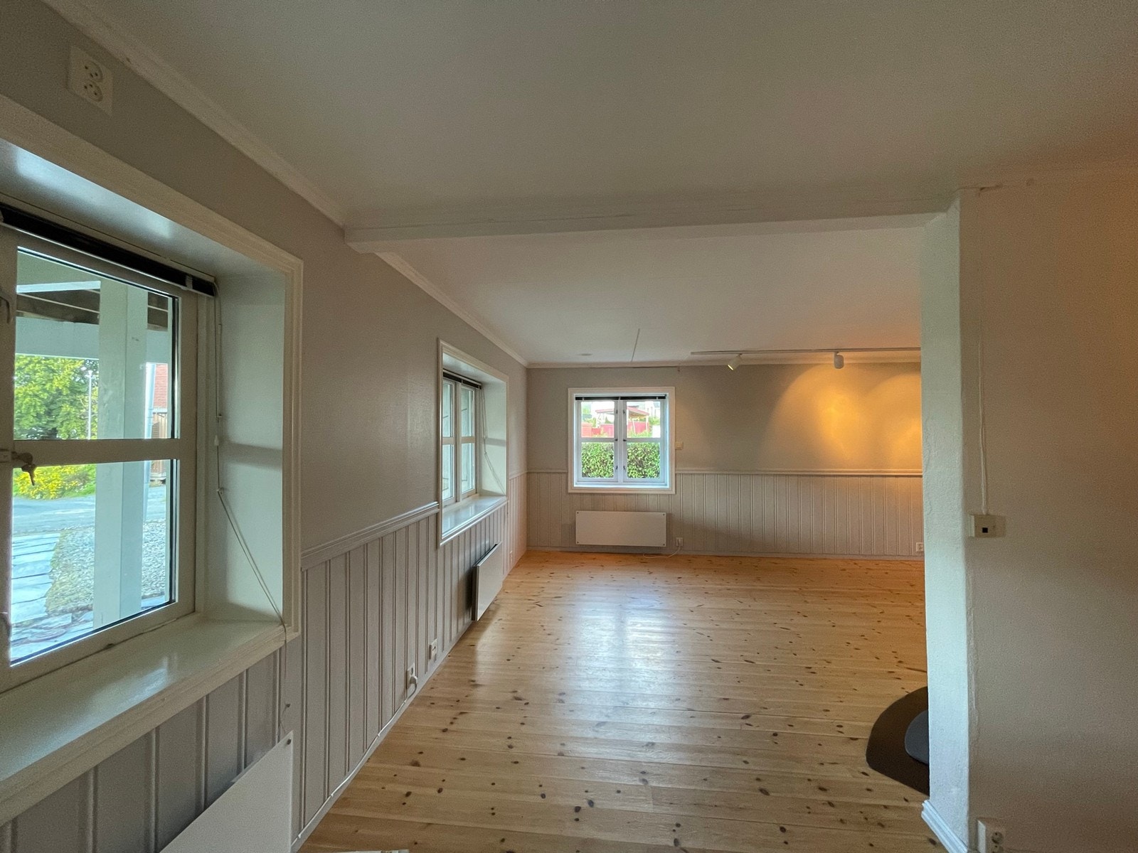 Stue sett fra kjøkkenkrok. Galleribilde