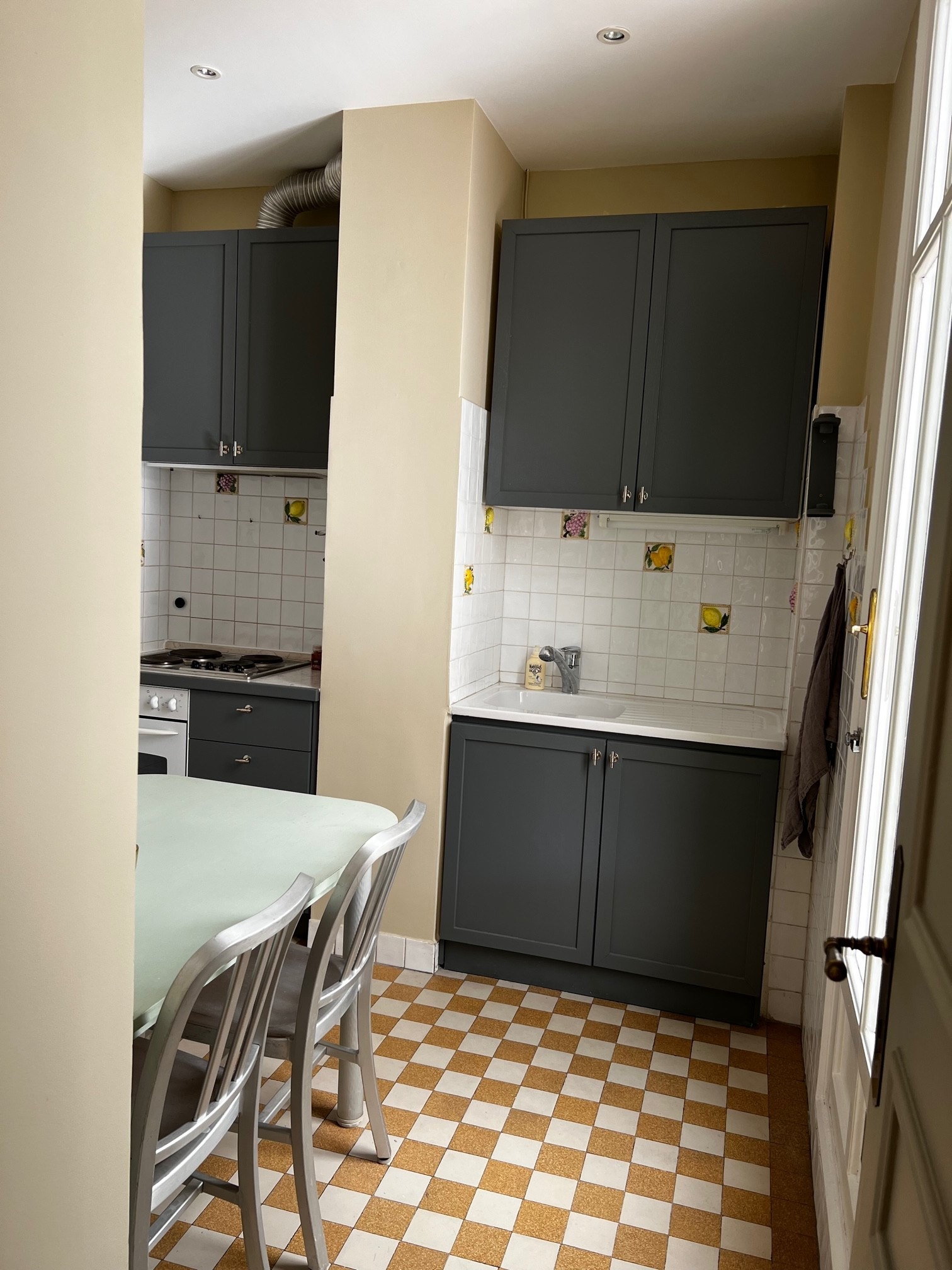 Sjarmerende kjøkken med alt du trenger for ferien. Galleribilde