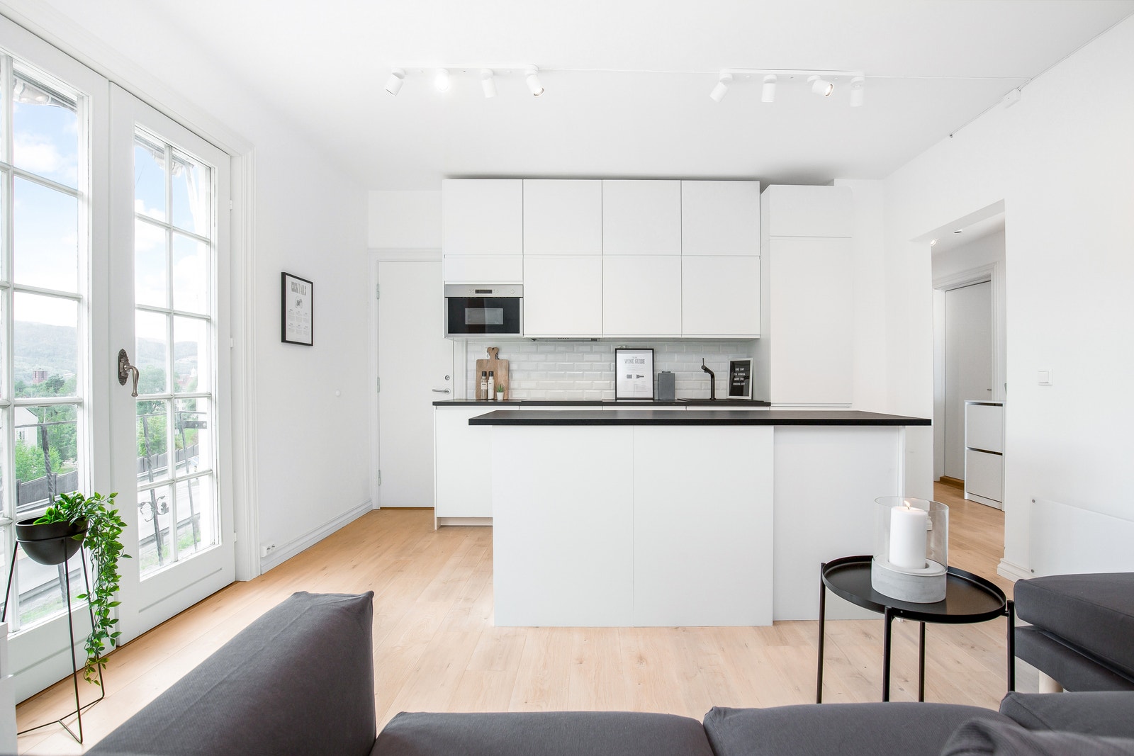 Kjøkkenet leies ut med integrerte hvitevarer og kjøkkenutstyr Galleribilde