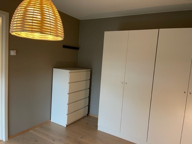 Kommode medfølger Galleribilde