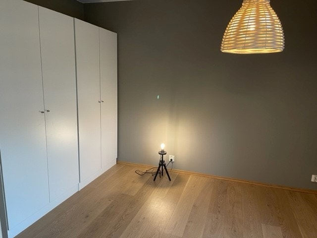 Stort soverom med garderobeplass Galleribilde