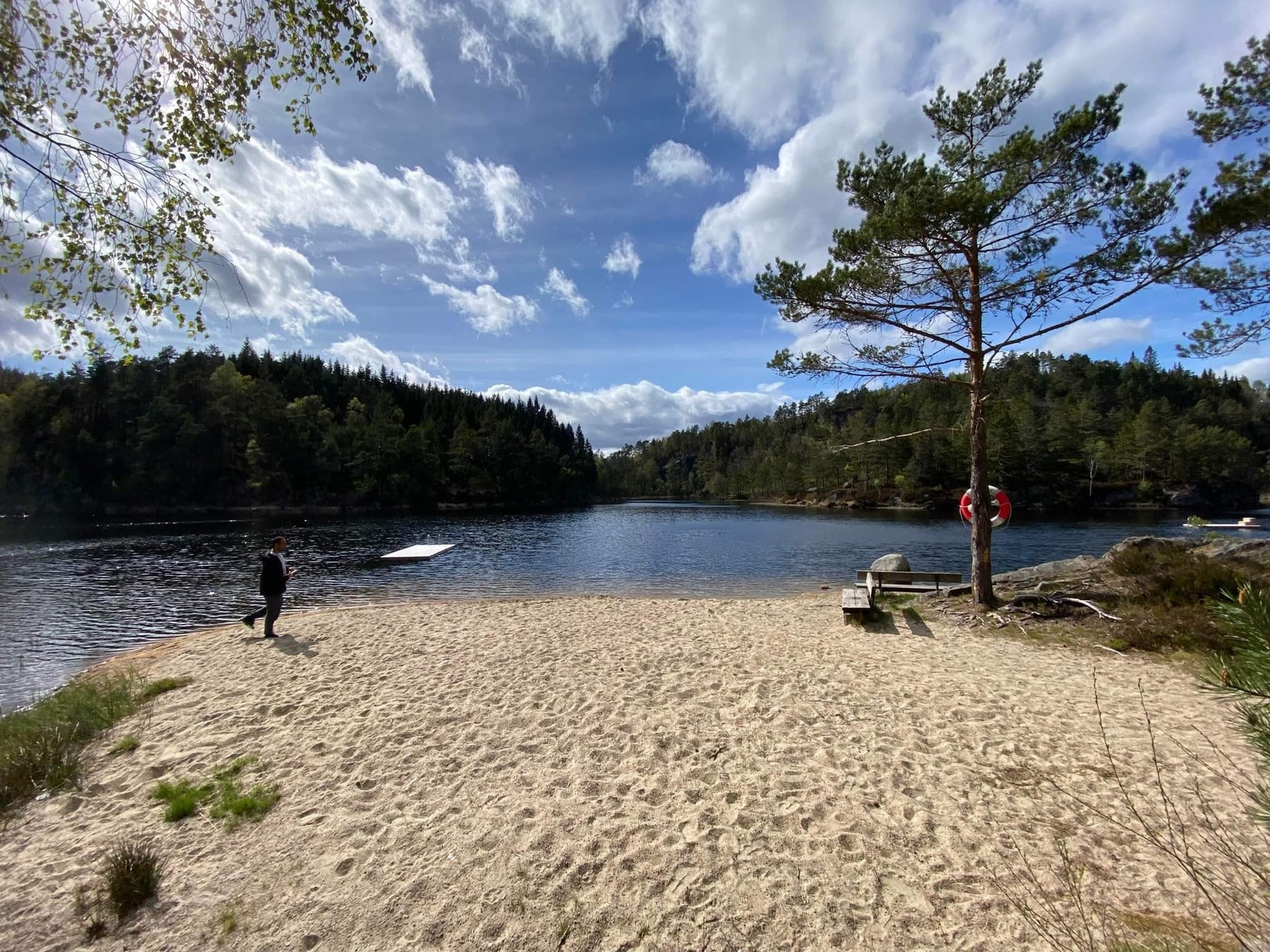 7 minutters gange til fin badeplass. Galleribilde