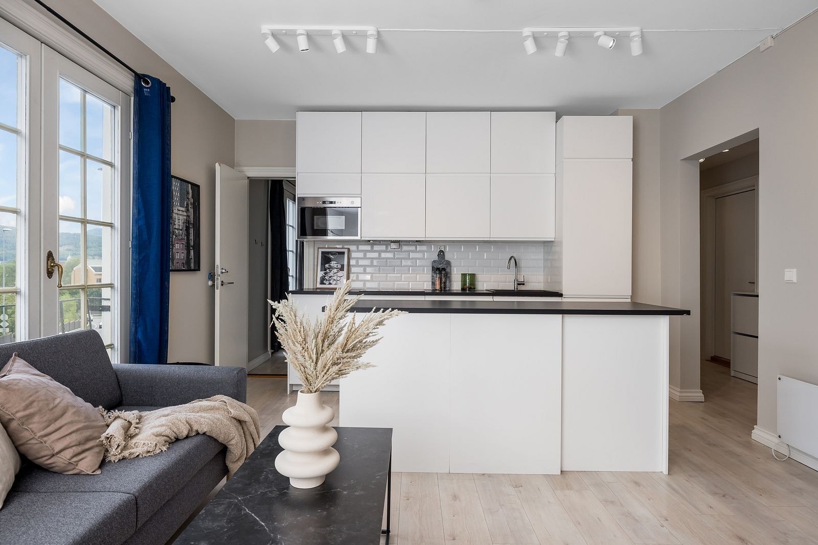 Kjøkkenet leies ut med integrerte hvitevarer og kjøkkenutstyr Galleribilde