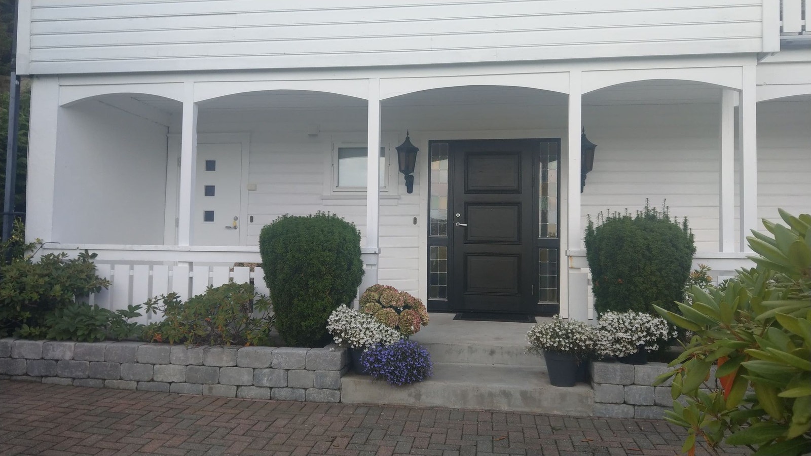 Inngangsdør til venstre Galleribilde