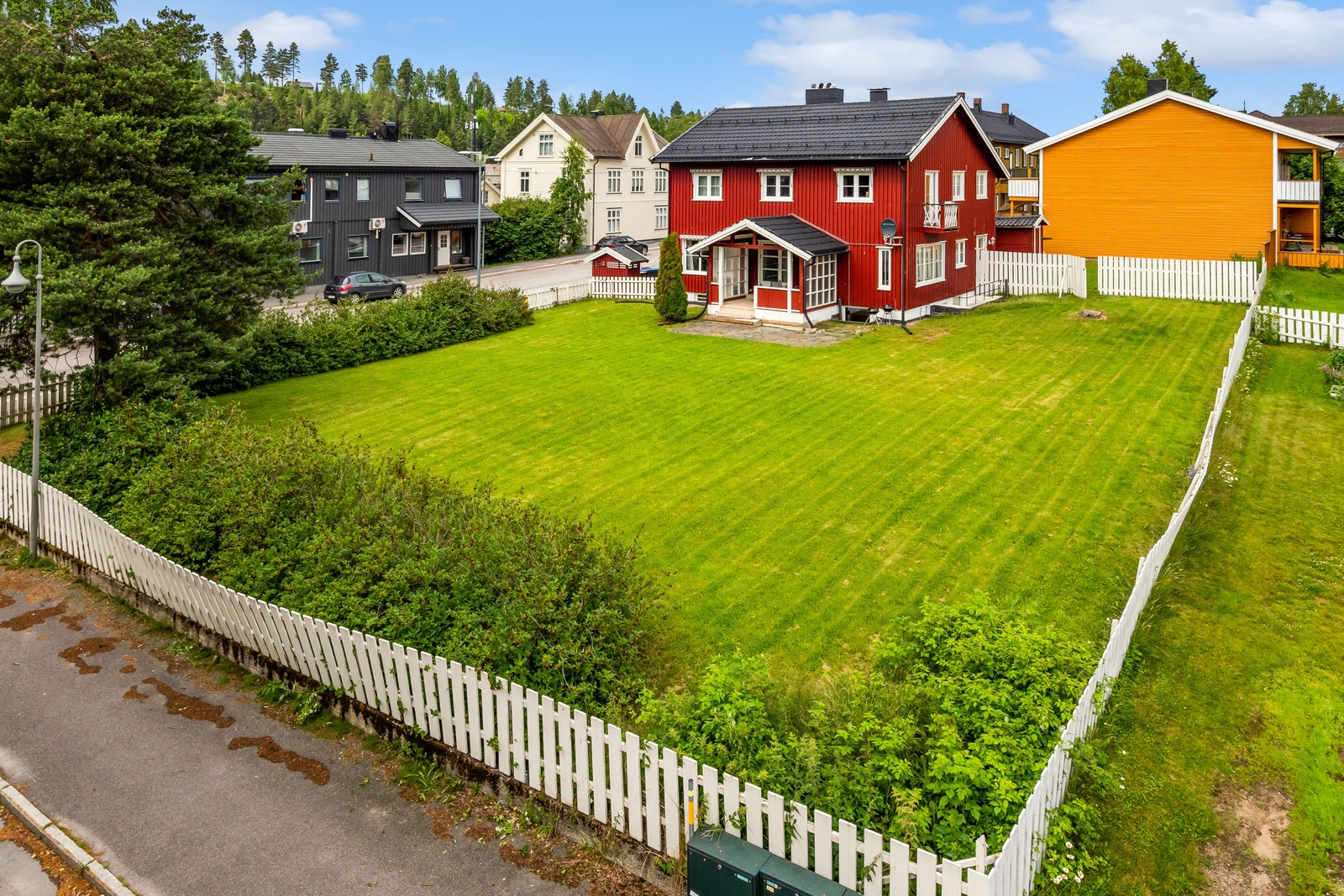 Stor og fin hage! Klar for lek og moro! Galleribilde