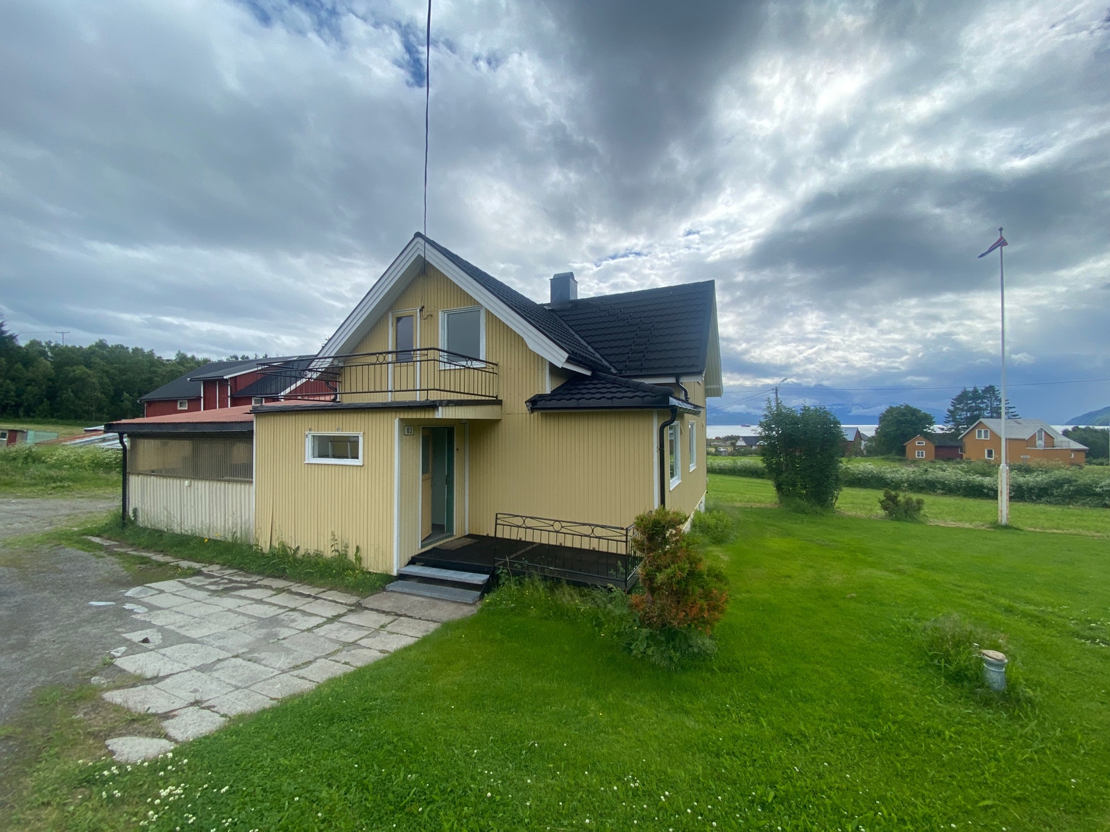 Huset med utsikt ut Ofotfjorden Galleribilde