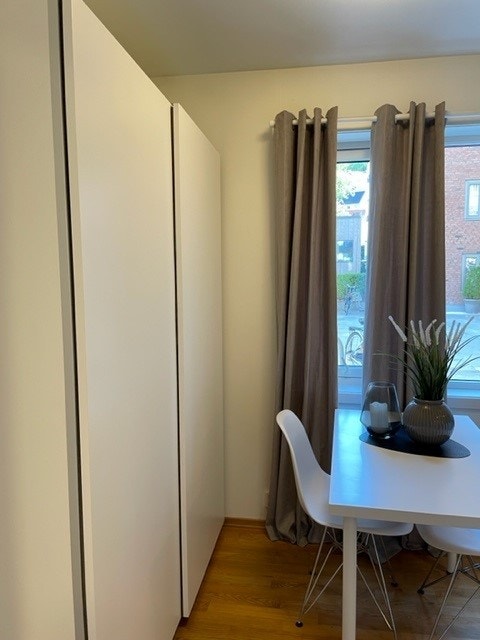 Dobbeltskap på kjøkken Galleribilde