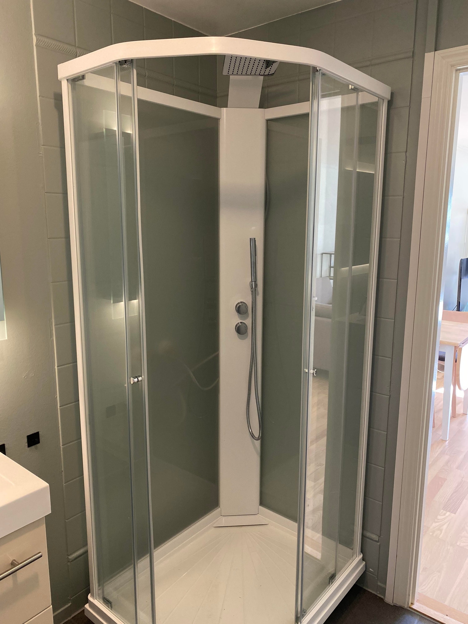 Dusjkabinett på bad Galleribilde