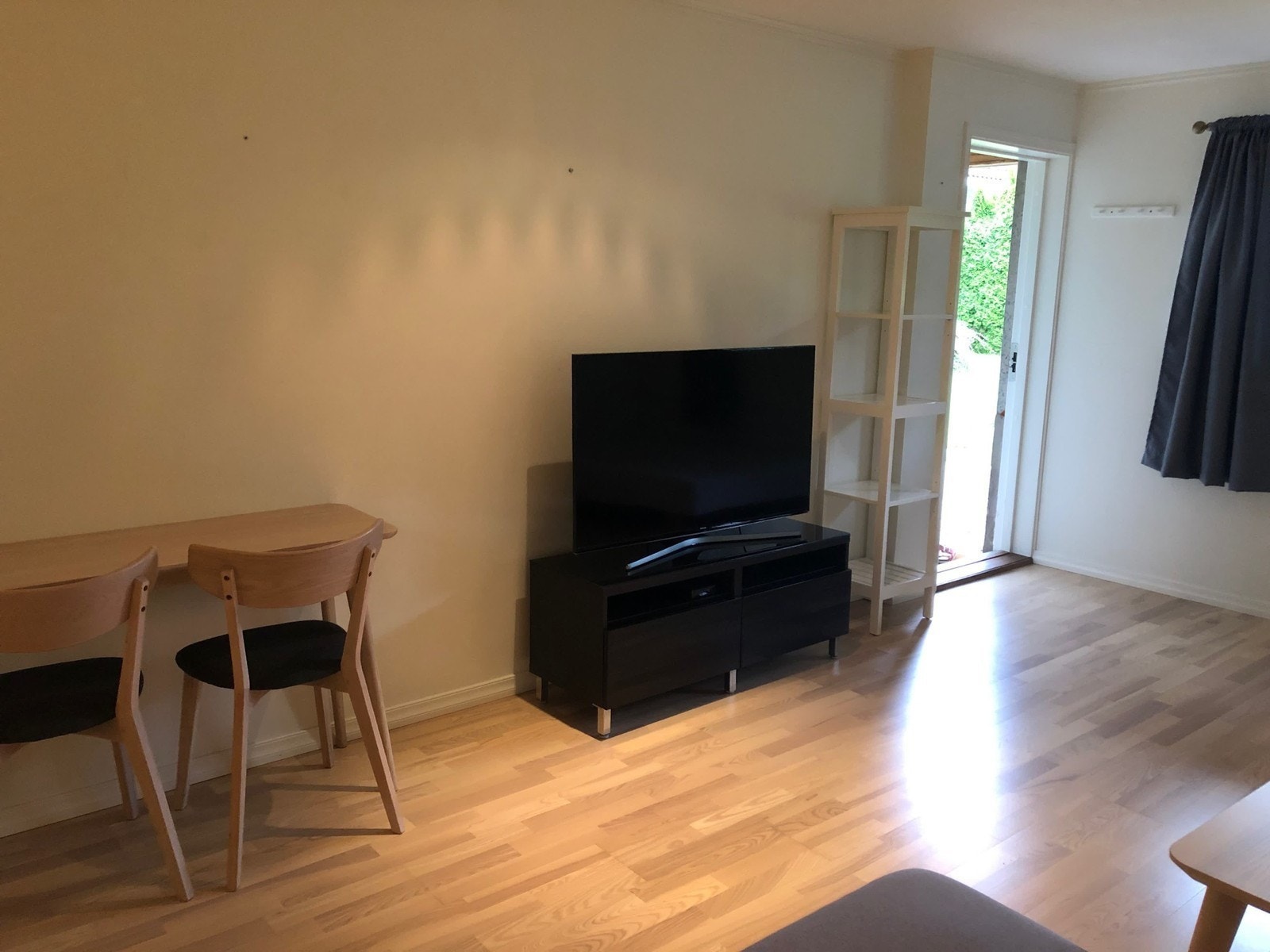 TV (dog uten medfølgende kanaler, kan fint brukes til Netflix o.l.) Galleribilde