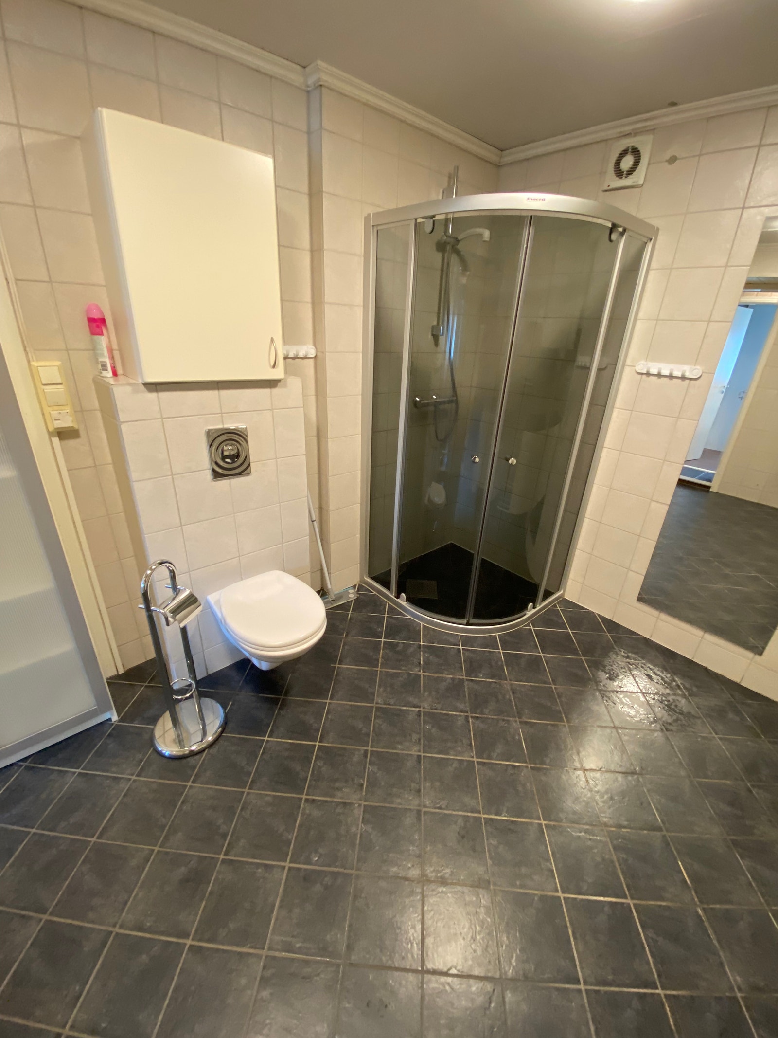 Bad med dusjhjørne Galleribilde