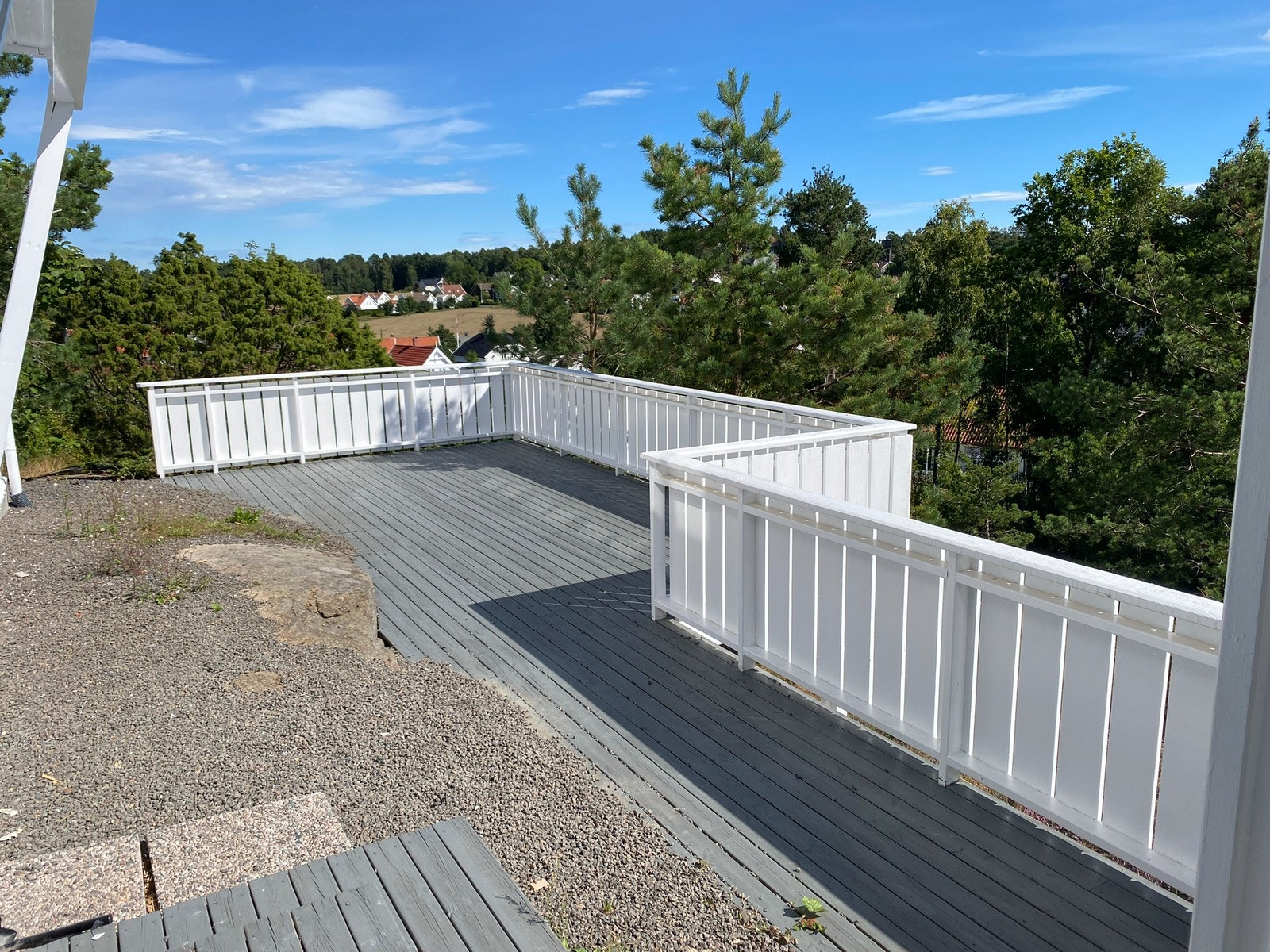 Egen stor og herlig terrasse mot øst Galleribilde
