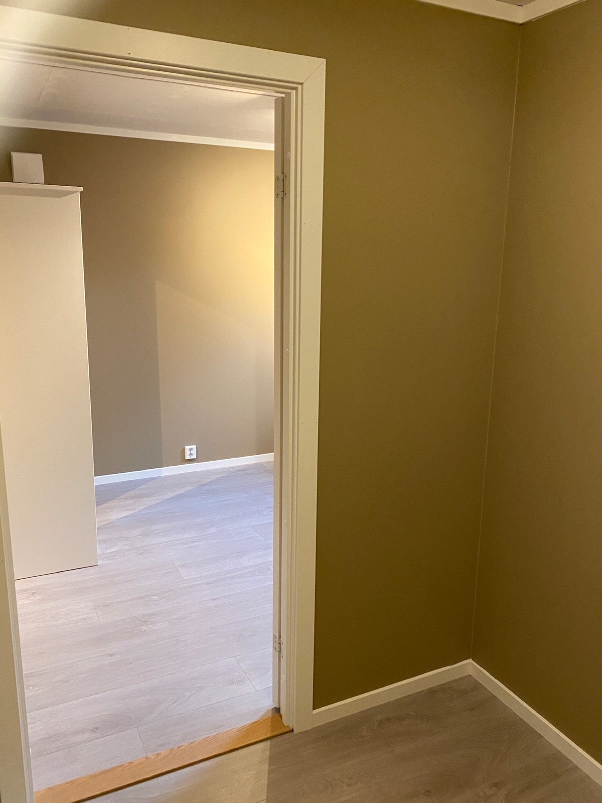 Plass til skap eller liten kommode i den lille gangen ved Sov 2 og vaskerom Galleribilde