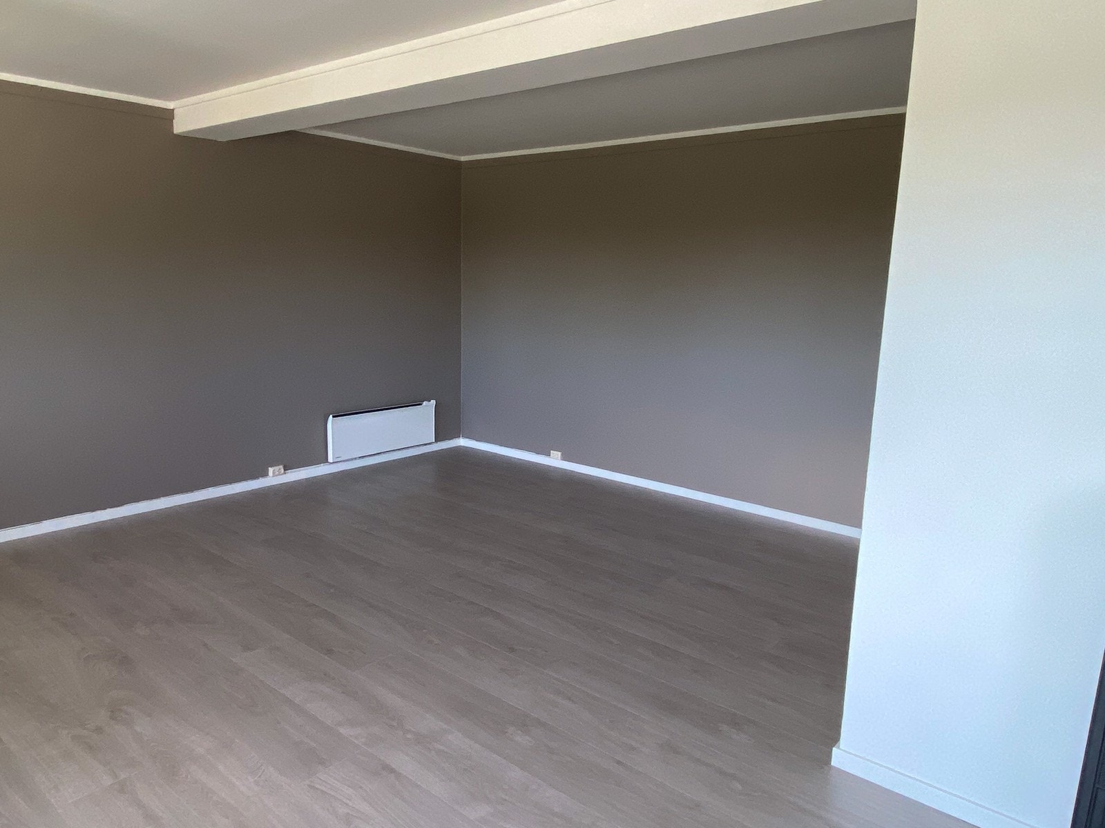 Stort Stue / oppholdsrom - el varme i gulv Galleribilde