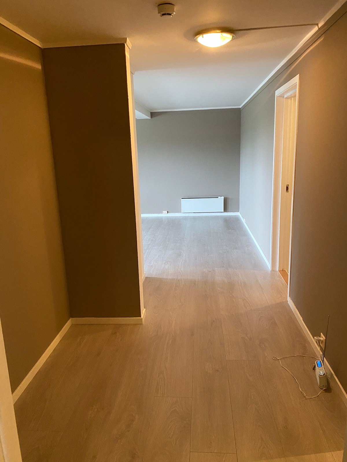 Gang med bad, vaskerom og Sov 2 til høyre Galleribilde